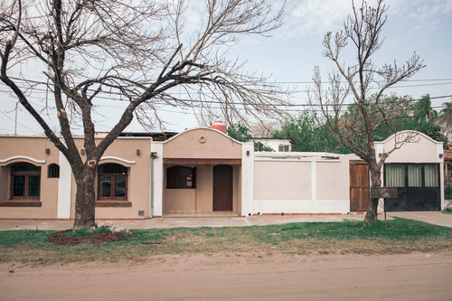 Imagen 2 de 30 de Casa Con Dpto, En Venta Dentro De Los 4 Bv.