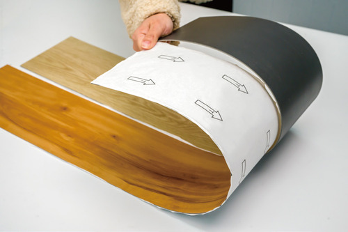 Piso De Vinil Lvt Autoadhesivo De 15,24cmx91,44cm Zy719-11