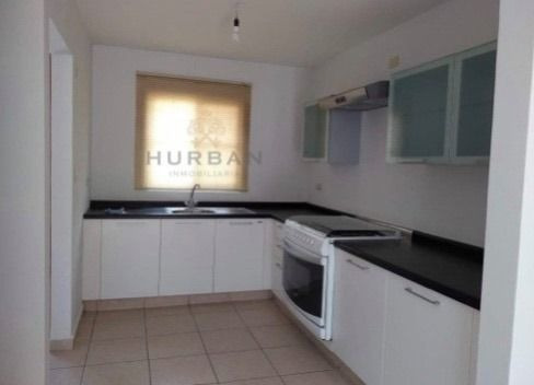 Hurban Vende Casa En Villa Capri, Rancho Santa Mónica.