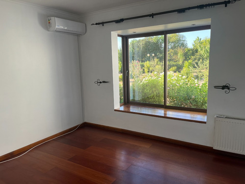 Arriendo Parcela C/ Casa Funcional En Condom. De Buen Nivel