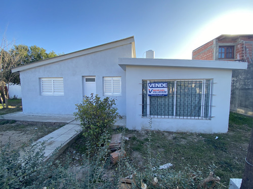 Se Vende Casa Dos Dorm. Calle Corrientes - Appto Bancor