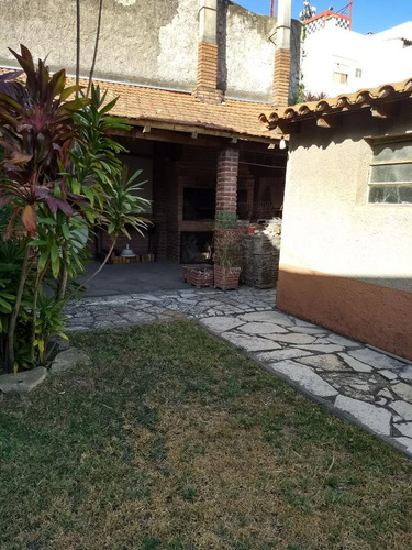 Chalet -amplio Lote- Villa Urquiza