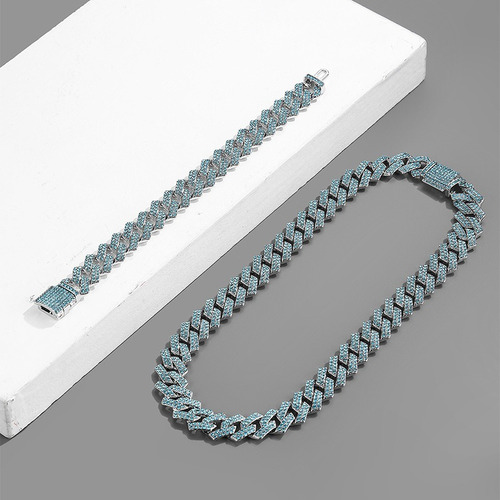 Collar De Eslabones Cubanos De Cristal Azul Helado
