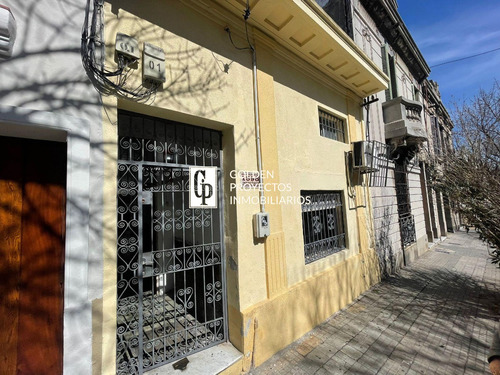 Casa Padrón Único En Venta De Dos Dormitorios En Palermo