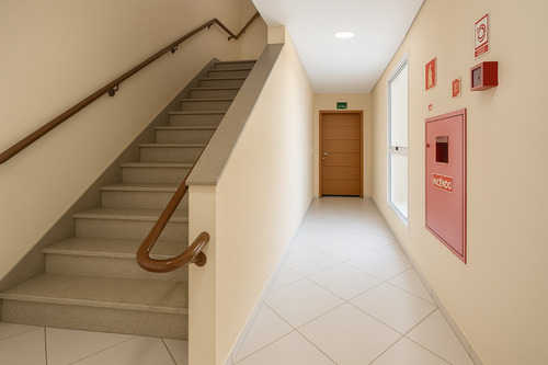 Predio Com 15 Apartamentos E Salão Comercial