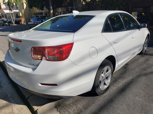 Imagen 2 de 11 de Chevrolet Malibu 2016 Blanco