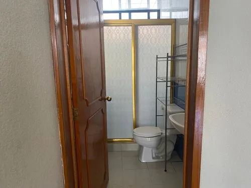De Una Planta, Ubicadisima Con Factibilidad De Ampliar Sin Restrinccion Por Estar En Calle Abierta. Zona Rodeada De Todo Para Vivir Tranquilamente