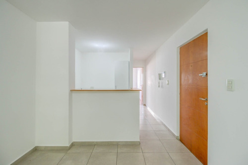Departamento Un Dormitorio Con Cochera,oportunidad