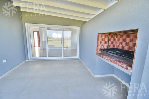 Imagen 8 de 12 de Venta De Casa 3 Ambientes En Barrio Villalobos Hudson (26521)