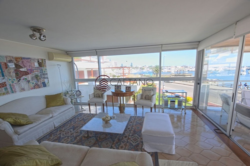 Apartamento Frente Al Puerto En Alquiler- Ref: 2563