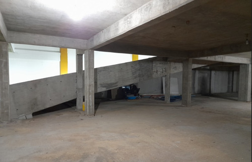 Garage Con Espacio Aereo Aprobado En Excepcional Ubicacion