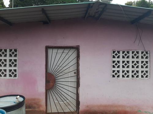 Imagen 2 de 10 de Casa En Veracruz Con Proximidad A La Playa. Posee Título De Propiedad.