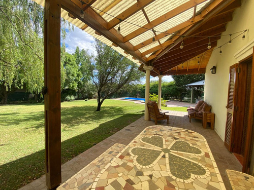 Casa Quinta En Ave Del Paraíso 767