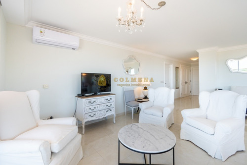 Apartamento De Tres Dormitorios Y Servicio En Venta Le Jardin- Ref: 4042