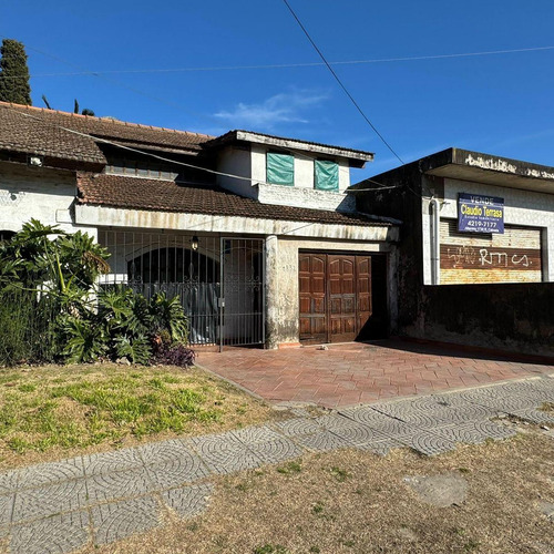 Chalet Con Local Comercial