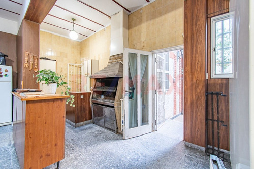 Venta Casa 4 Amb Boedo Cochera, Quincho Y Patio