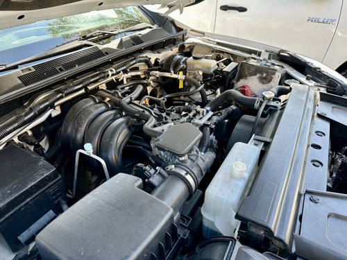 Nissan Np300 2.4 Doble Cabina Se Aa Pack Seg Mt