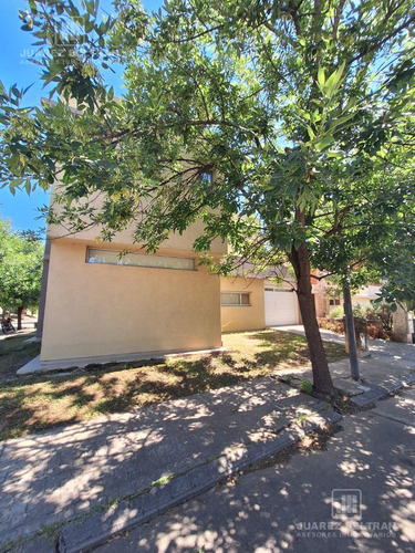 Casa En Alquiler 3 Dorm,3 Baños,cochera Doble,jardin -altos De Manantiales-