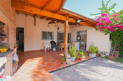 Venta - Casa - 4 Ambientes - Ramos Mejia - Pileta - Cochera