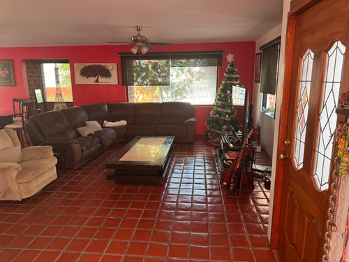 Casa Sola De Dos Niveles En Venta, En Privada Con Vigilancia En Lomas Tetela, Cuernavaca Morelos