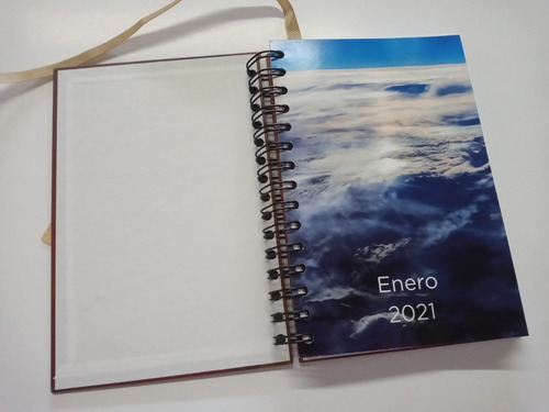 Agenda Diaria 2021 - Personalizada Con Logotipo Y Textos.