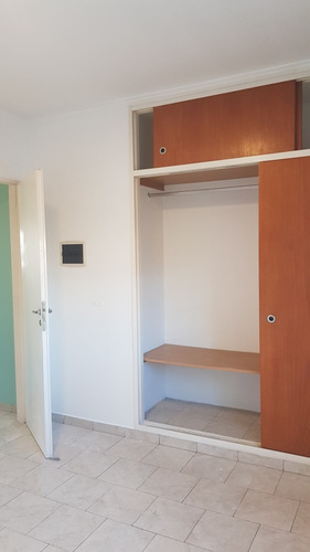 Particular Dueño Directo Alquilo Departamento De Un Dormitorio Con Amplio Placar , Muy Luminoso Y Ventilado