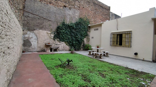 Casa Con Local Propio Al Frente