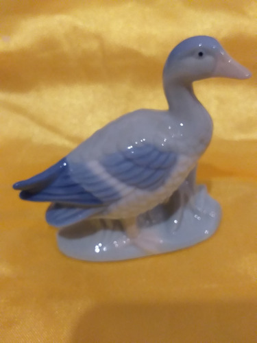 Figuras De Ceramica Impecables Bellisimas Niños Con Pato Azul Claro (Usado)