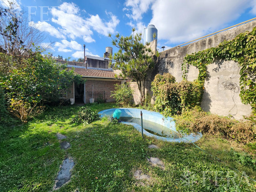 Venta De Casa De 3 Ambientes Con Cochera Y Quincho En Quilmes Oeste