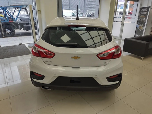 Imagen 2 de 17 de Chevrolet 5p 2022 Automático Lt 0km