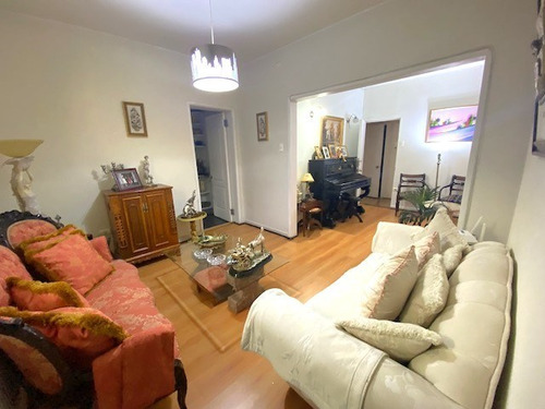 Casa En Venta De 4 Dorm. En Ñuñoa
