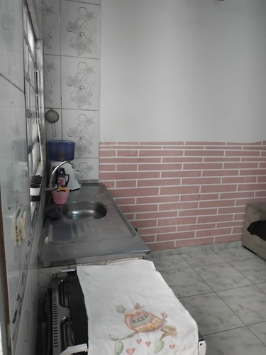 Casa Com 6 Quartos, Galpão E Banheiro.