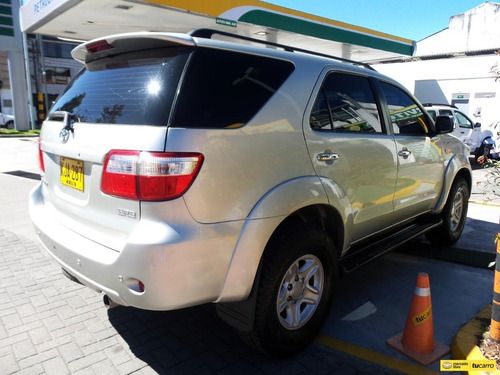 Imagen 7 de 25 de Toyota Fortuner Sr5 Urbana