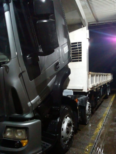 Imagem 2 de 6 de Caminhão Iveco 240e25