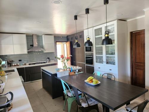 Calera De Tango | 4d 5b + Serv. | 5000m2 Terr. / 383m2 Const
