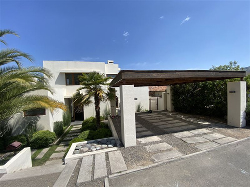 Linda Casa En Condominio De Piedra Roja