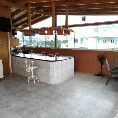 Imagen 14 de 17 de Penthouse En Venta / Urbanizacion San Jacinto Maracay / 04265330106 / 04166437900