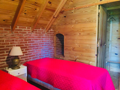 Chalet En Zona Norte De Pinamar, 3 Dormitorios + Dependencia