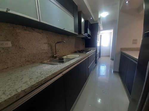 Imagen 9 de 22 de En Venta Bello Apartamento En Resd Chelsea Court El Parral