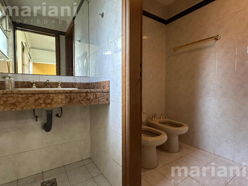 Alq - Local De 2.500m2 En 3 Plantas - Av. Belgrano 900