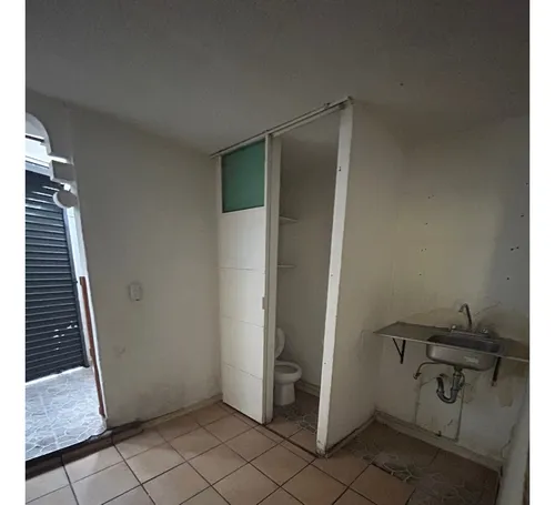 Excelente Casa En Alcaldía Tlalpan Con Uso De Suelo Comercial En Planta Baja Y Dos Locales (c)