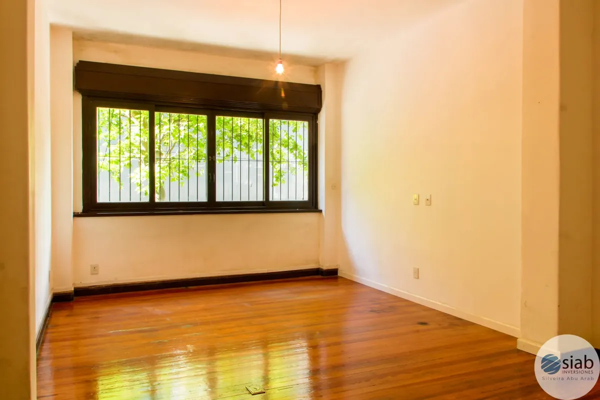 Amplio Apartamento Sobre Calle Colonia, 3 Dormitorios, 1 Baño Cocina Semi Integrada. · Foto 4