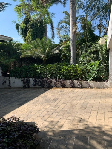 Venta Hermosa Residencia En San Gonzalo, Zapopan, Jalisco En San Gonzalo