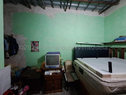 Amplia Casa Con Luz Trifásica Independiente En Cada Nivel En Venta En Barrios Lourdes Cerca De La Av Bermudez Y Cedro Db 24-23164