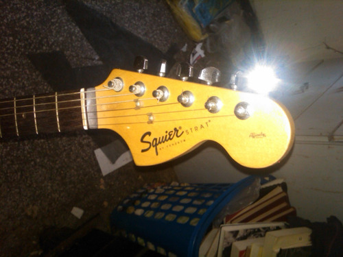 Fender.squier Strat.100aguacatws