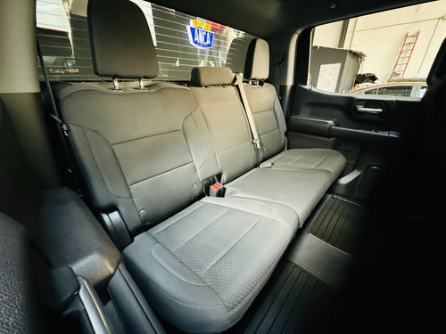 Chevrolet Silverado Custom 2025