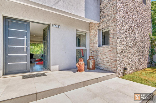 Imagen 5 de 30 de Casa En Venta - 2 Dormitorios 3 Baños - Cochera - 230mts2 - City Bell, La Plata
