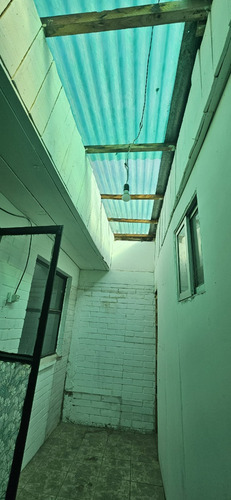 Casa Con Amplio Terreno En Colina