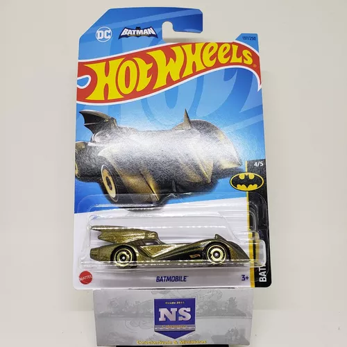 Hot Wheels 2023 Batman Batmobile The Brave The Bold Dourado