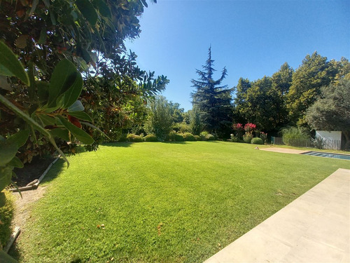 Casa En Arriendo De 4 Dorm. En Colina